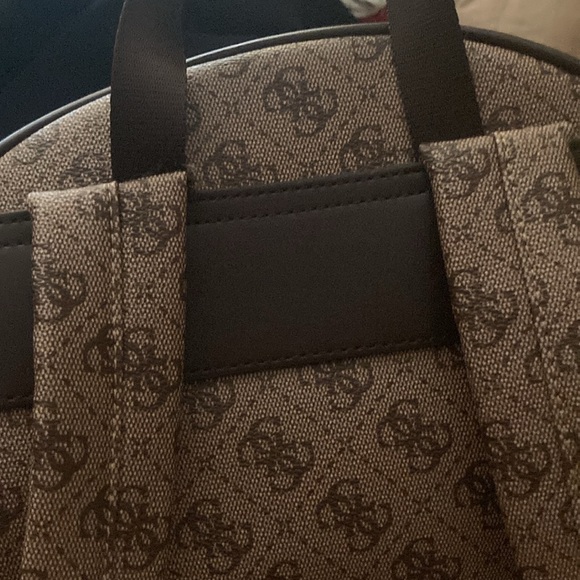 Guess Kevin Logo-Print Backpack - Picture 9 of 9